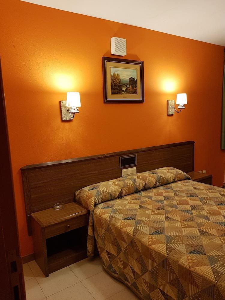 Ciudad De Jaca Hotel Exterior photo