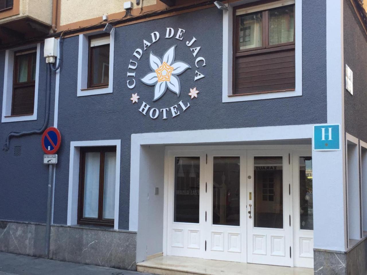 Ciudad De Jaca Hotel Exterior photo